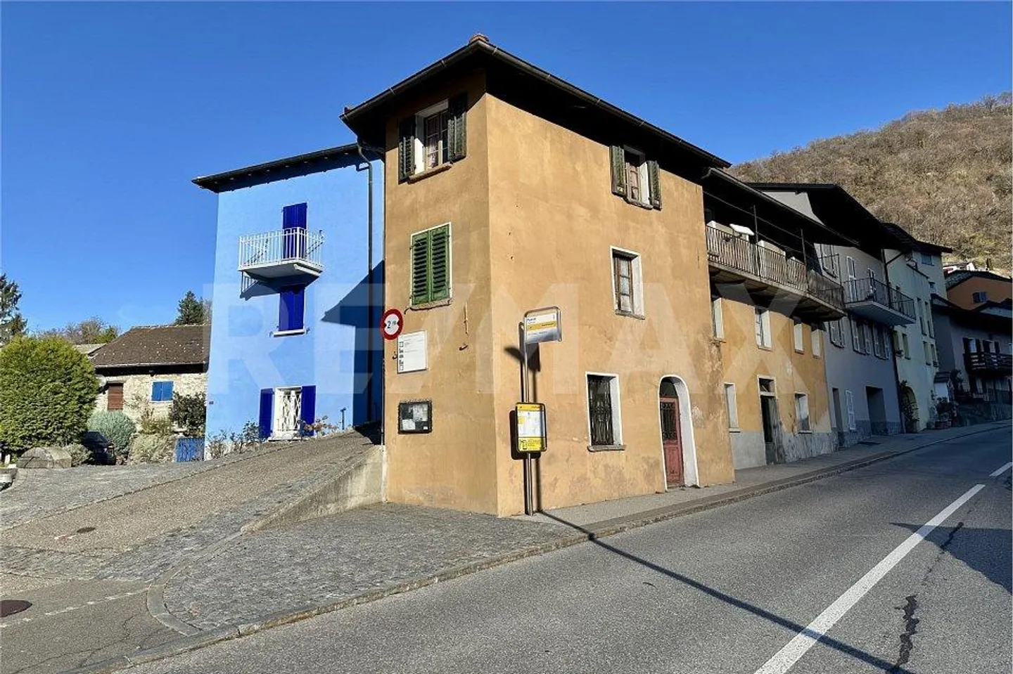 Tessiner Haus mit Gewerbefläche und Renovierungspotenzial - Foto 1 von 13