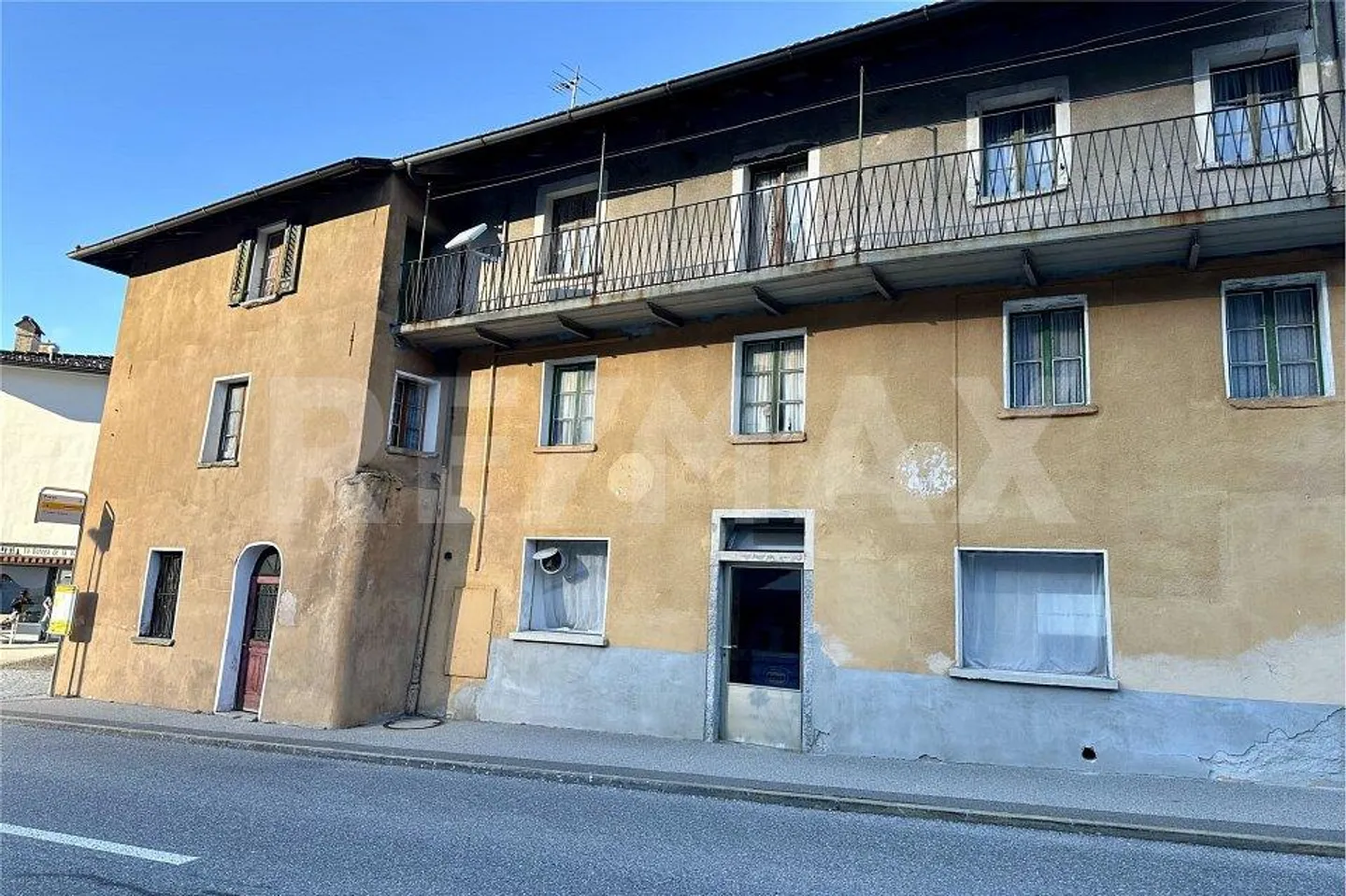 Tessiner Haus mit Gewerbefläche und Renovierungspotenzial - Foto 11 von 13
