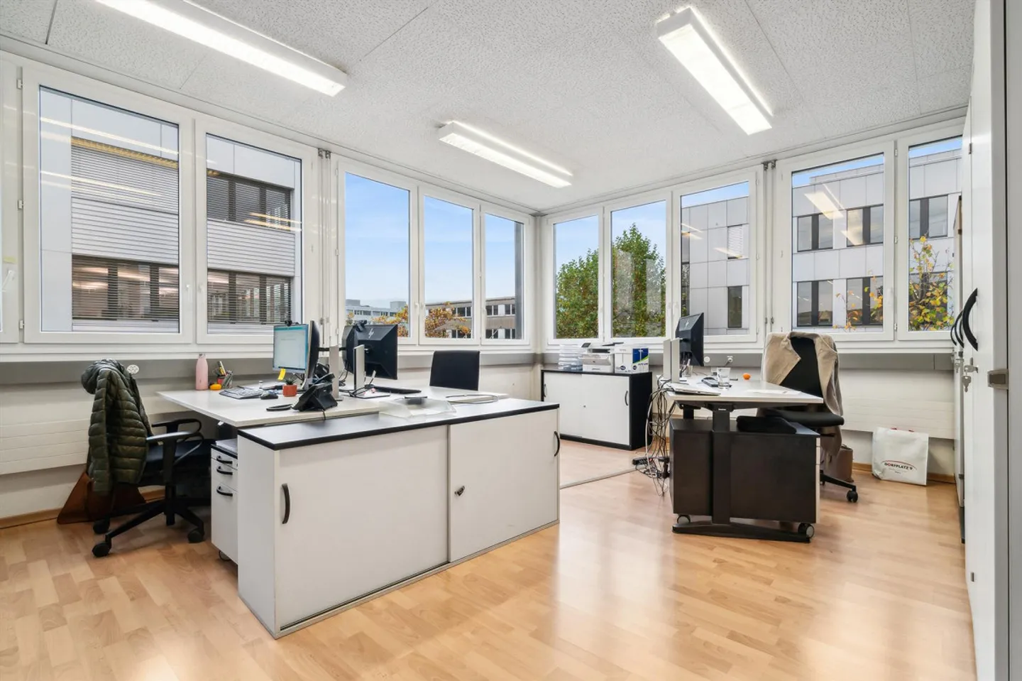 Ideal gelegene Büroflächen in Cham - Mit bestehendem Innenausbau - Foto 3 von 12