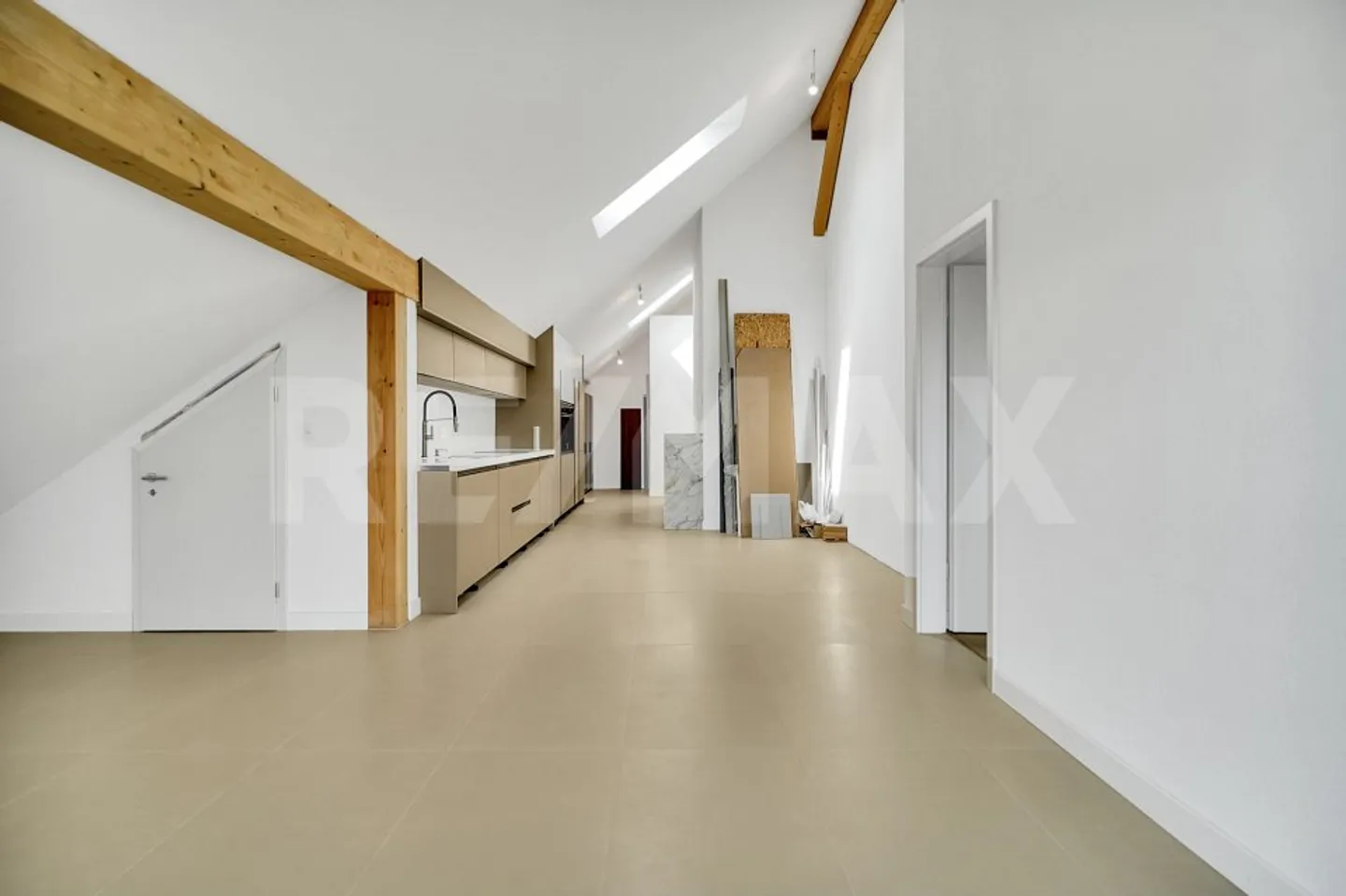 Charming Apartment with Garden - Photo 4 of 10