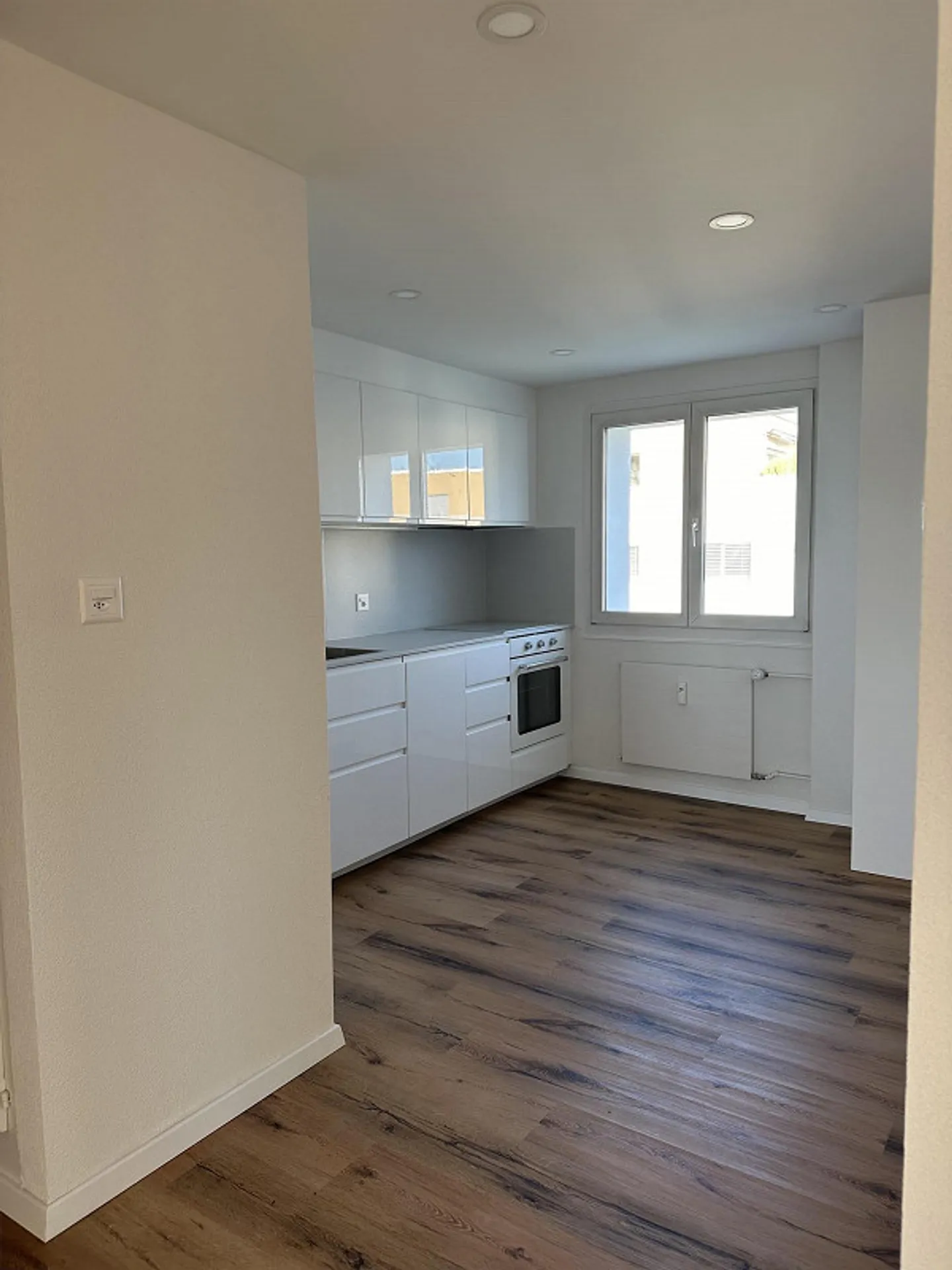 Appartamento moderno recentemente ristrutturato di 4,5 stanze con vista rurale - Foto 3 di 8