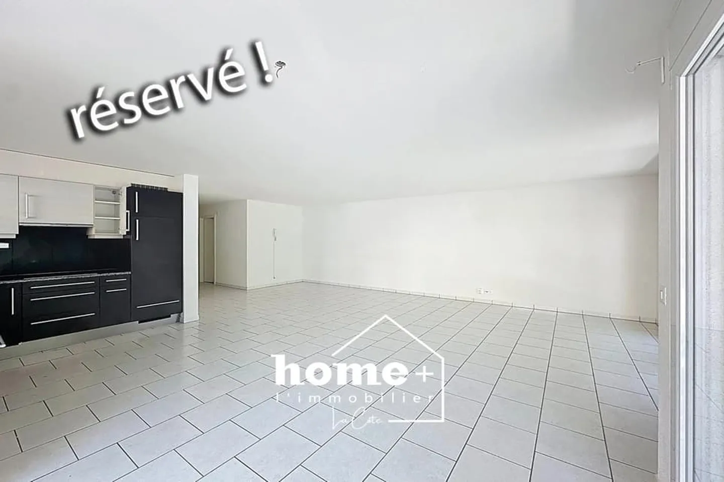 Beautiful bright apartment with large balcony - Photo 2 of 7