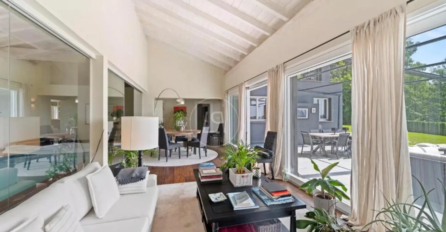 Elegant family property, without nuisance and with a view of the lake. - Photo 6 of 9