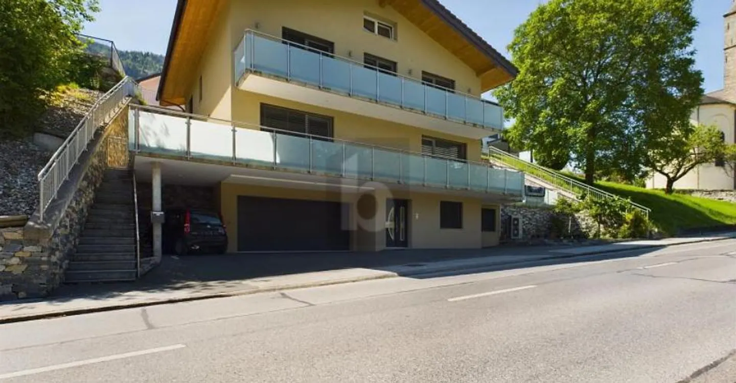 VIEL WOHNRAUM FÜR EINE GROSSE FAMILIE - Foto 1 von 5