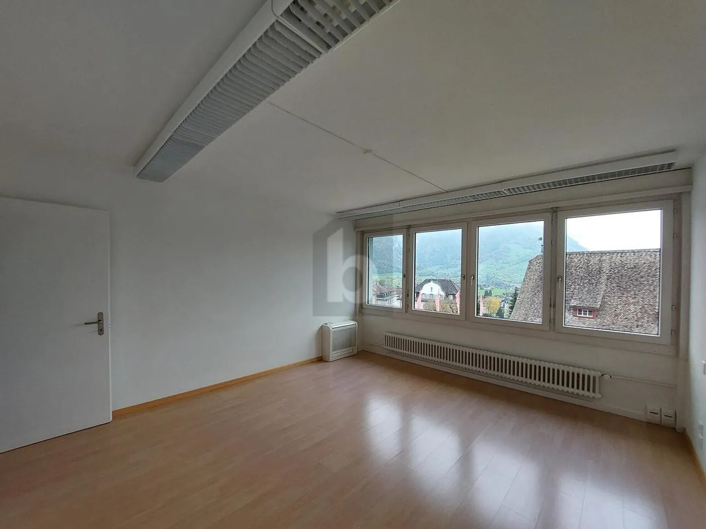 TOP LOCATION - PERFECT FOR PRACTICE & THERAPY - Photo 4 of 6