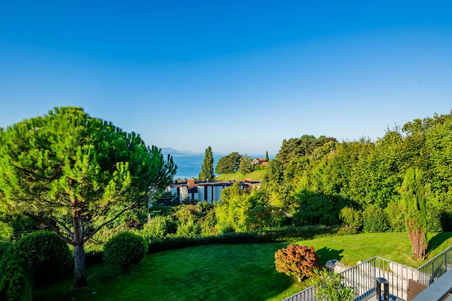 Lutry - Superbe appartement 4.5 pièces avec une magnifique terrasse de 80m2 - Photo 1 sur 2