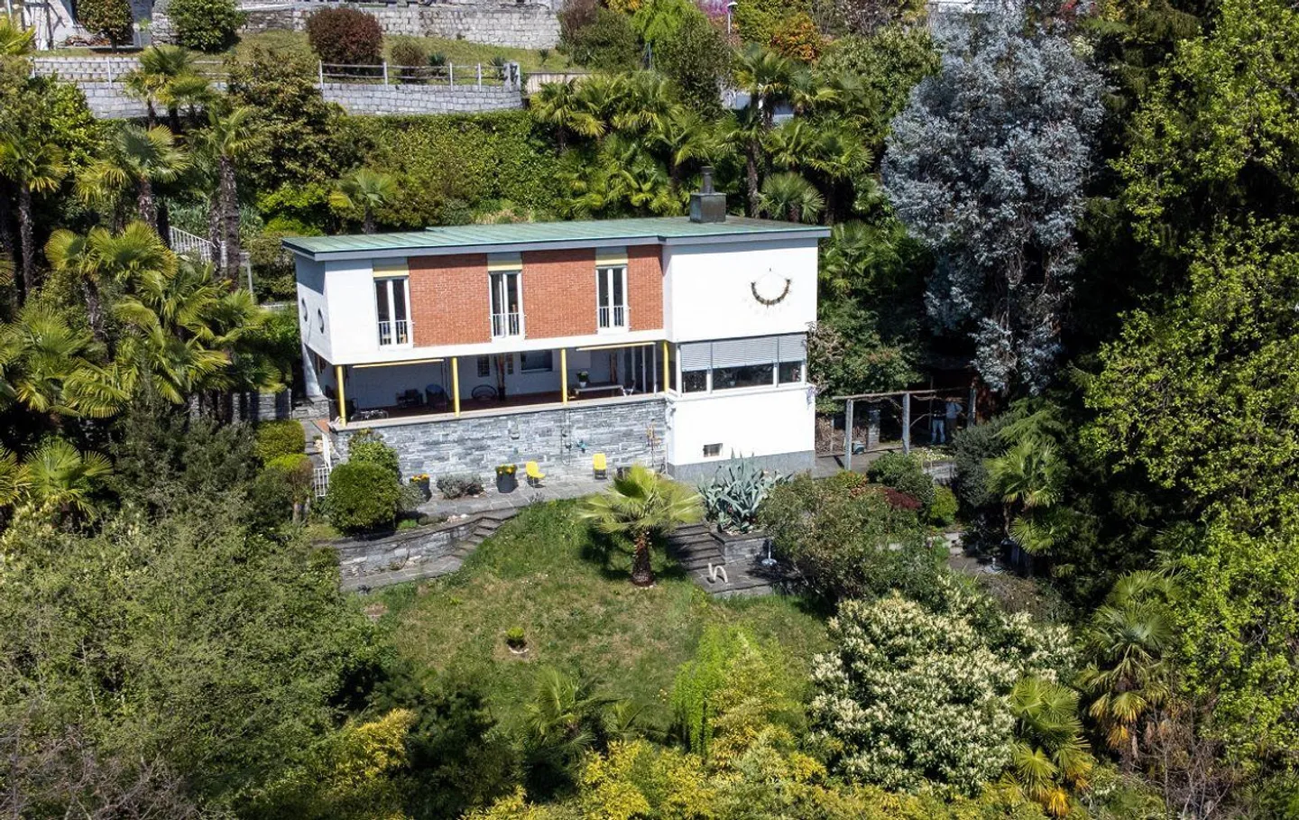 Villetta in stile Bauhaus in posizione incantevole - Foto 1 di 11