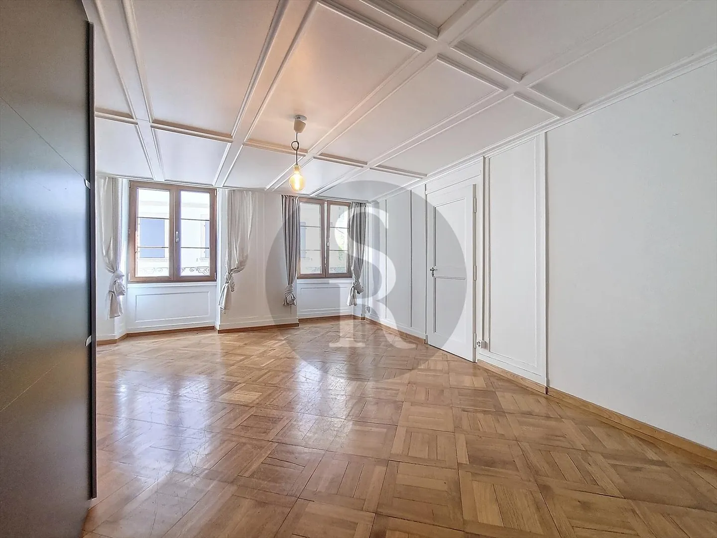 Residential building 15.5 rooms - Photo 2 of 6