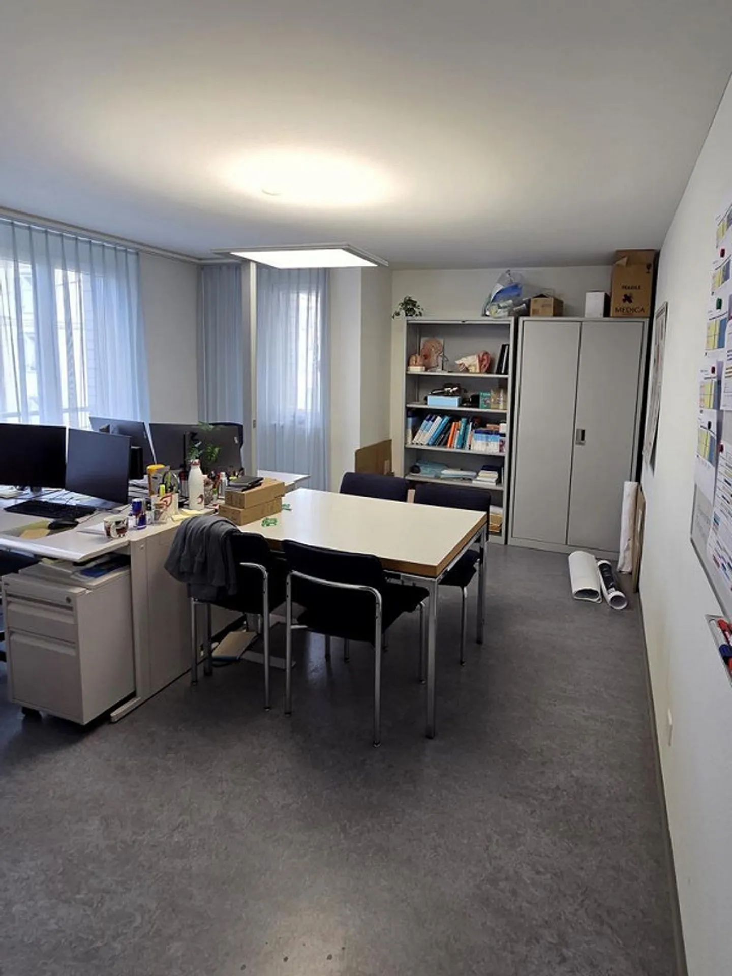 Espace de bureau central incluant un aménagement de base - Photo 5 sur 6