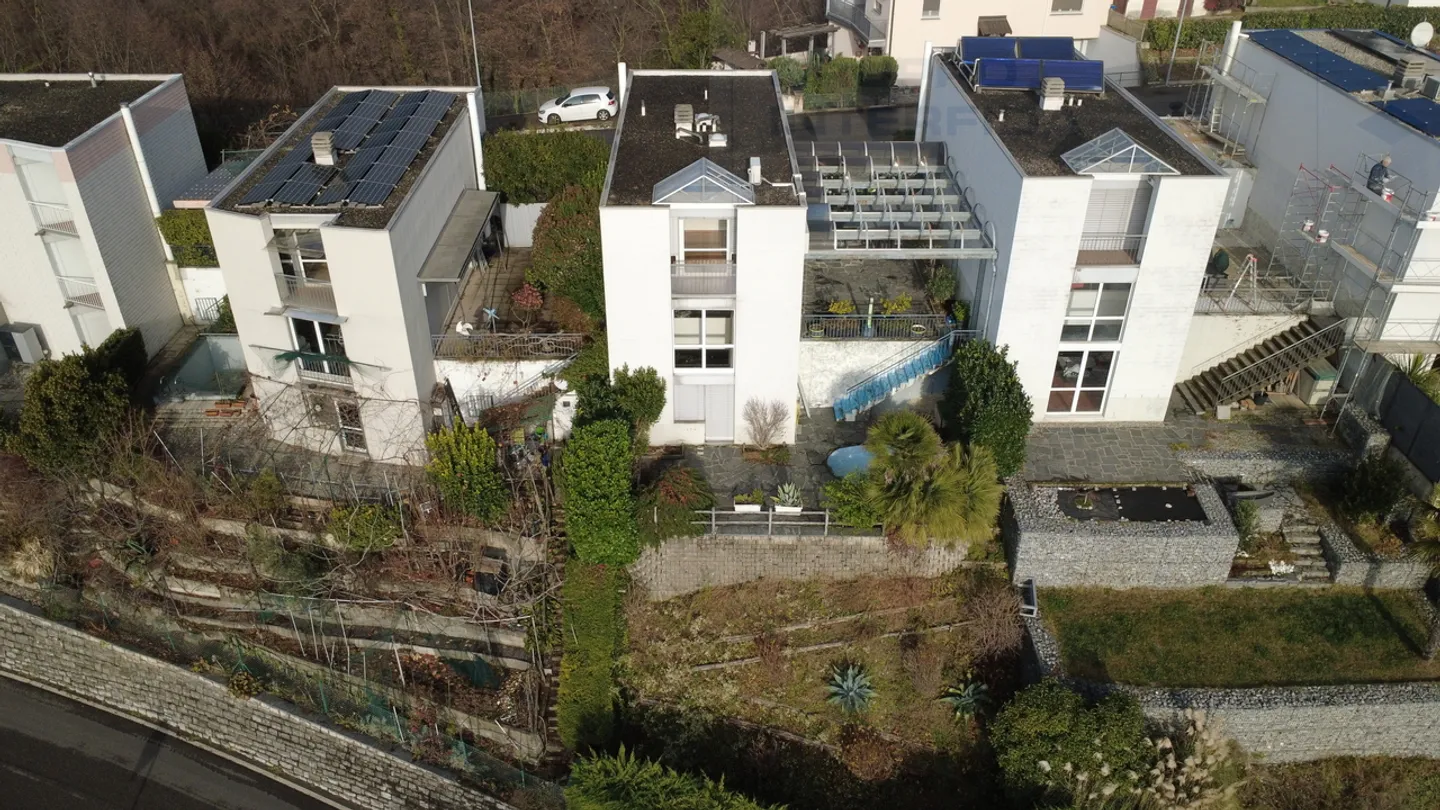 BELLE MAISON AVEC GRANDES TERRASSES ET VUE OUVERTE - Photo 1 sur 9