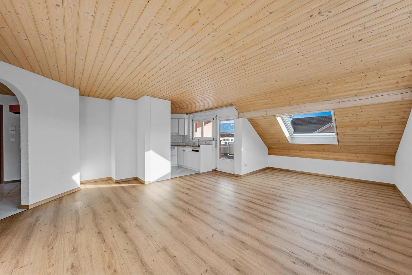 4.5-Room Apartment - Photo 2 of 11