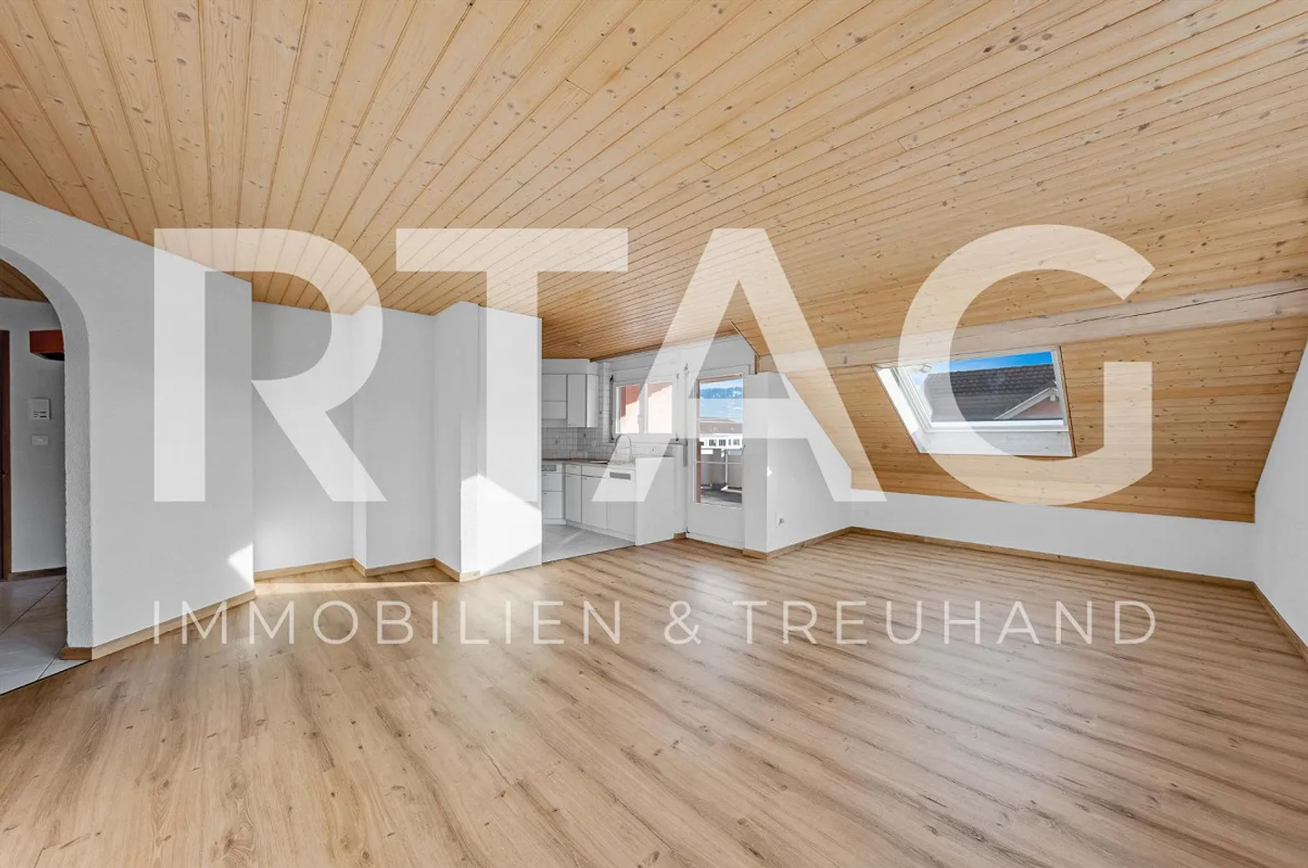 4.5-Room Apartment - Photo 1 of 11