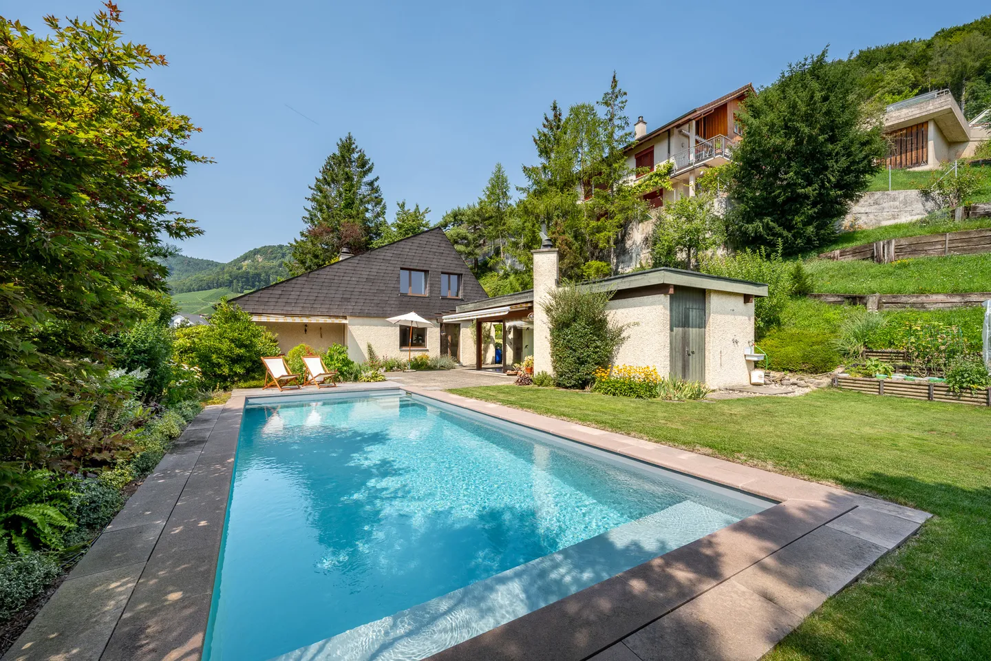 Fantastica casa unifamiliare di 6 ½ - 7 ½ stanze con oasi di giardino - Foto 1 di 14