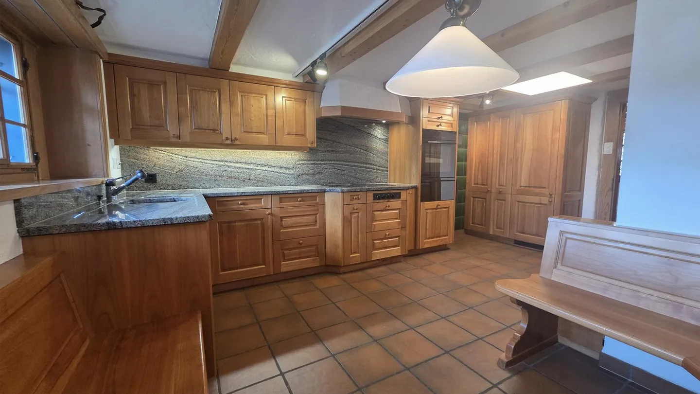 Charming old-style apartment for rent on the ground floor with outdoor seating - Photo 3 of 19