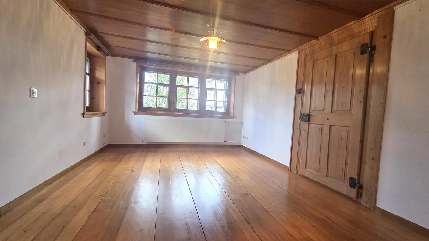 Charming old-style apartment for rent on the ground floor with outdoor seating - Photo 6 of 19