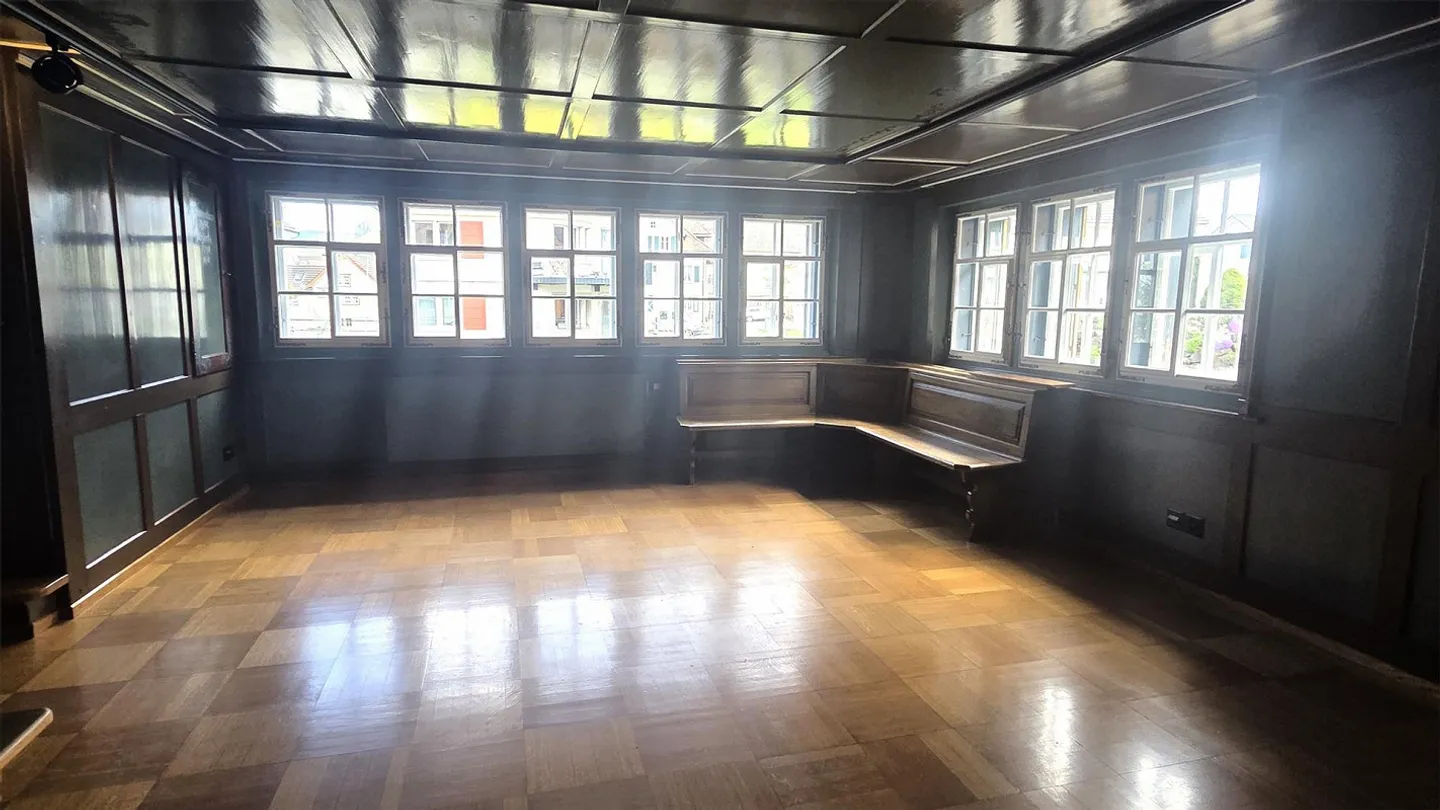 Charming old-style apartment for rent on the ground floor with outdoor seating - Photo 8 of 19