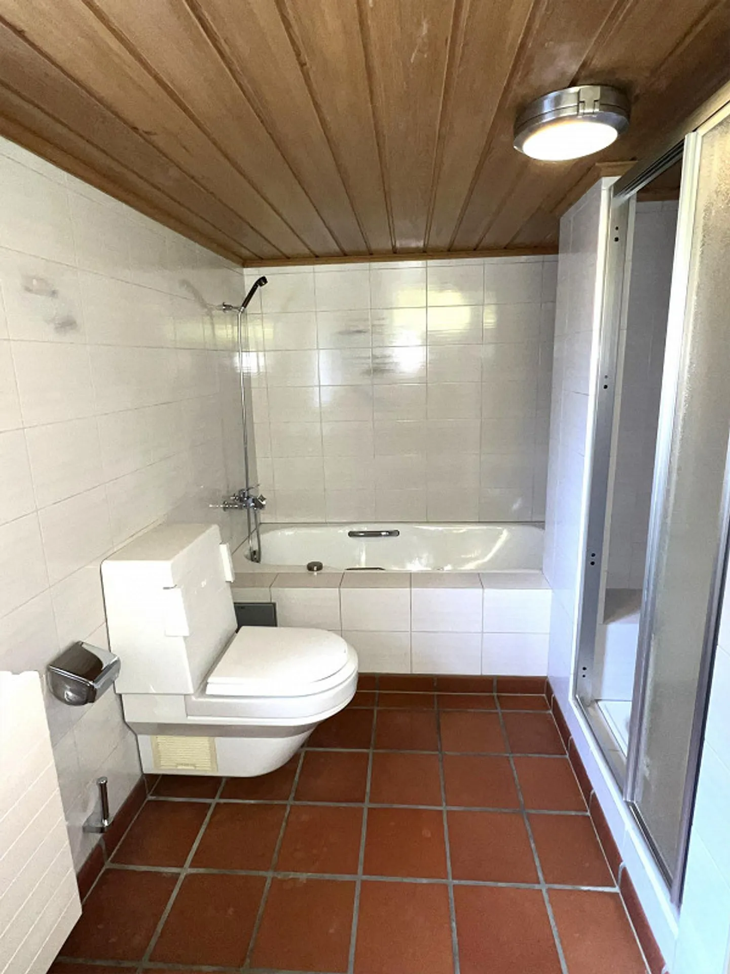 Charming old-style apartment for rent on the ground floor with outdoor seating - Photo 10 of 19