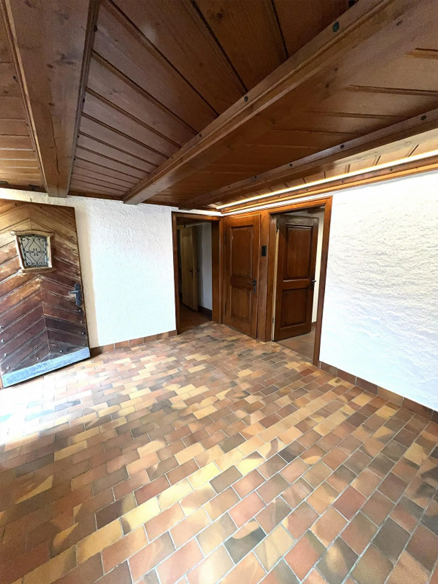 Charming old-style apartment for rent on the ground floor with outdoor seating - Photo 12 of 19