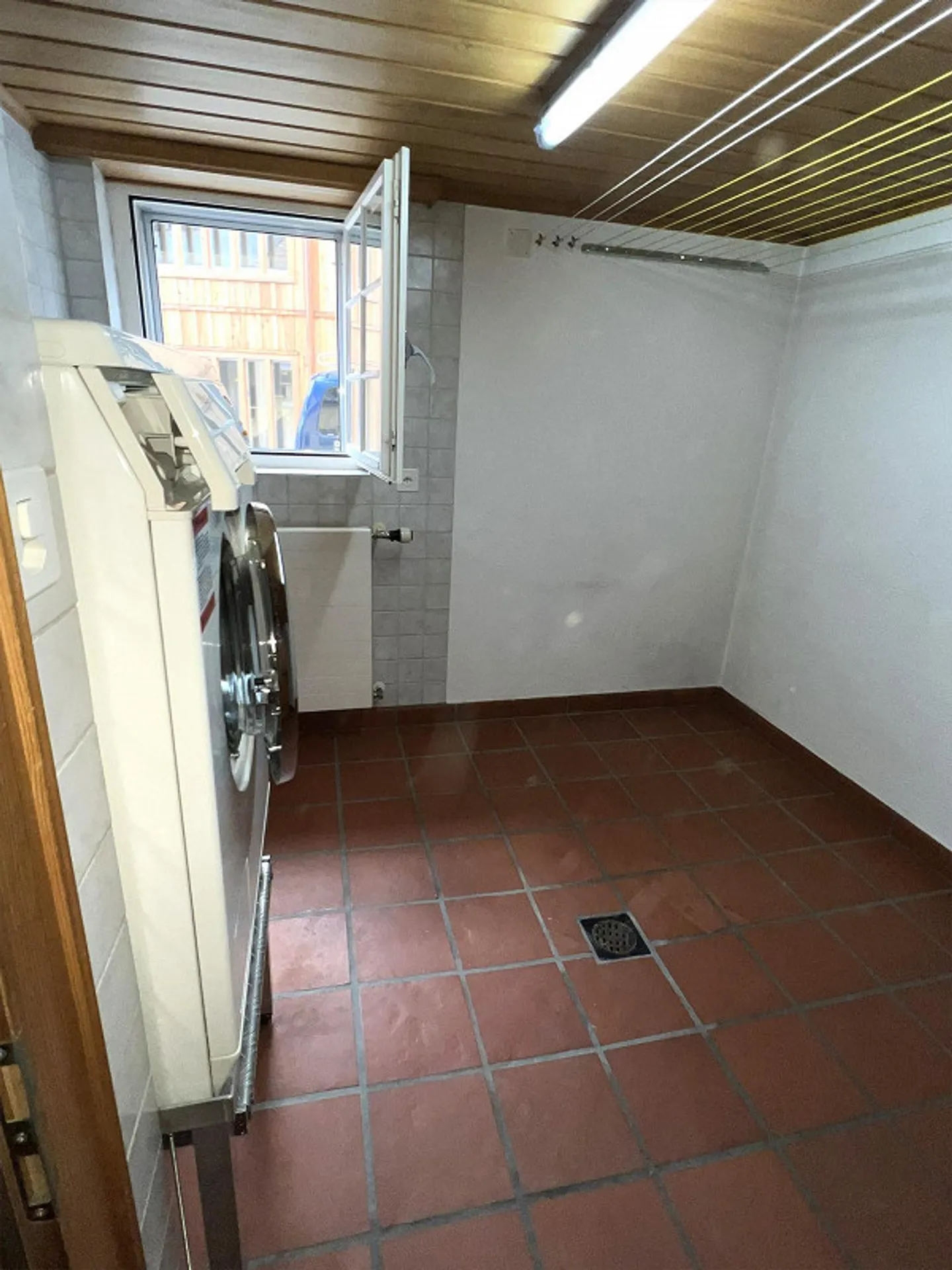 Charming old-style apartment for rent on the ground floor with outdoor seating - Photo 13 of 19