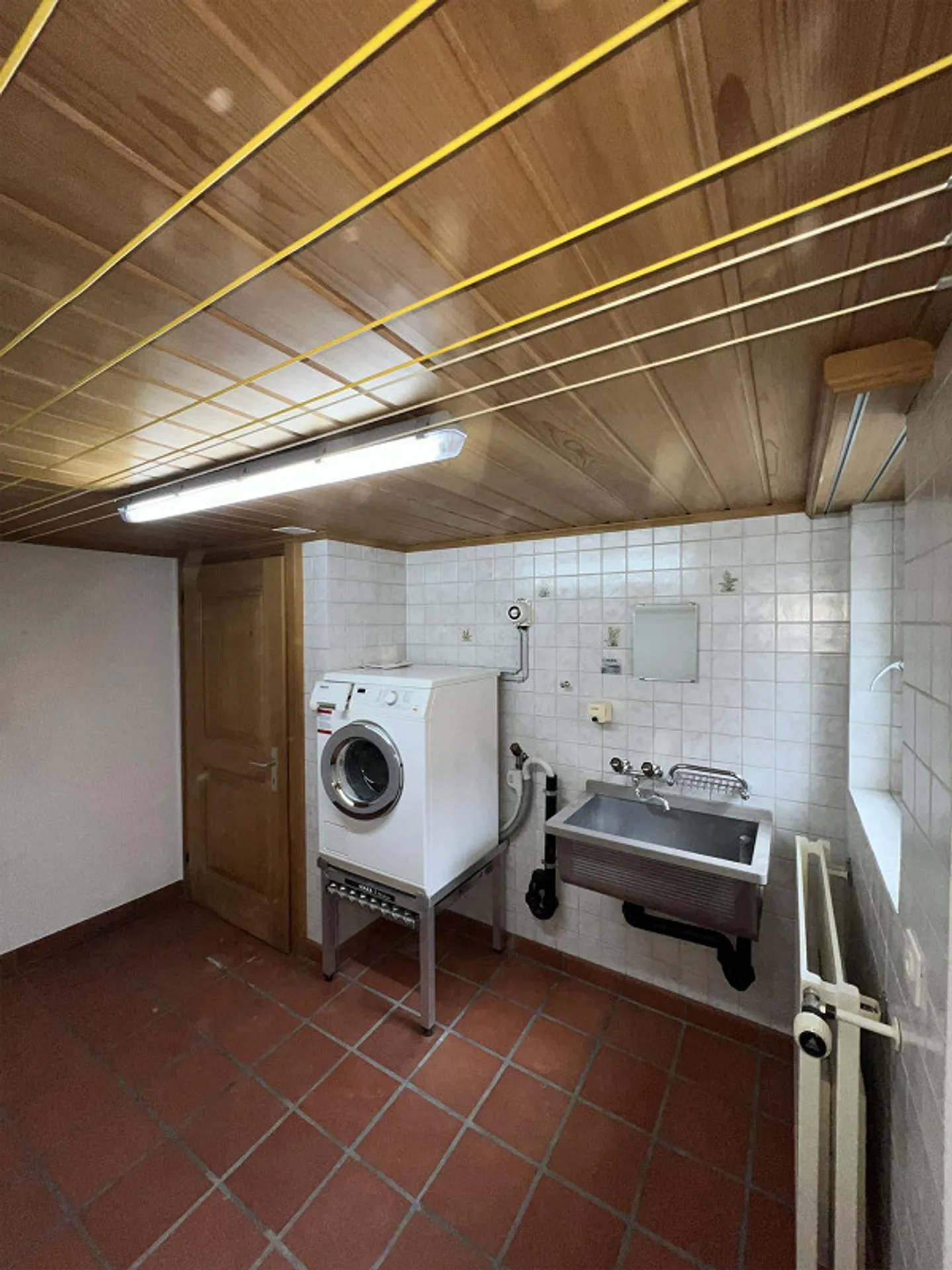 Charming old-style apartment for rent on the ground floor with outdoor seating - Photo 14 of 19