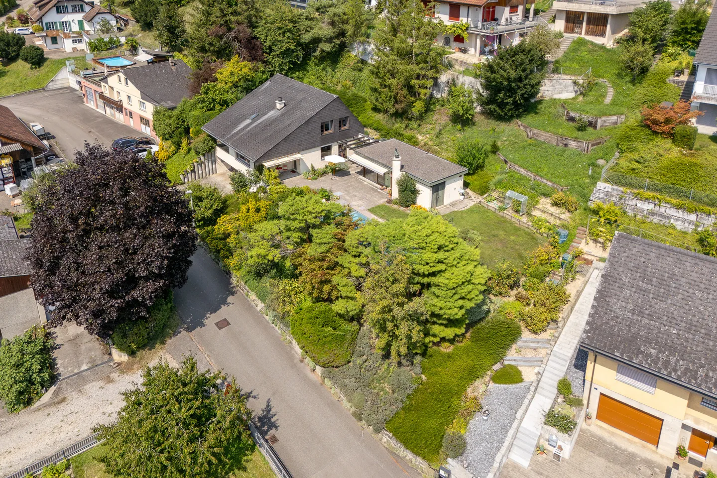 Fantastica casa unifamiliare di 6 ½ - 7 ½ stanze con oasi di giardino - Foto 2 di 14