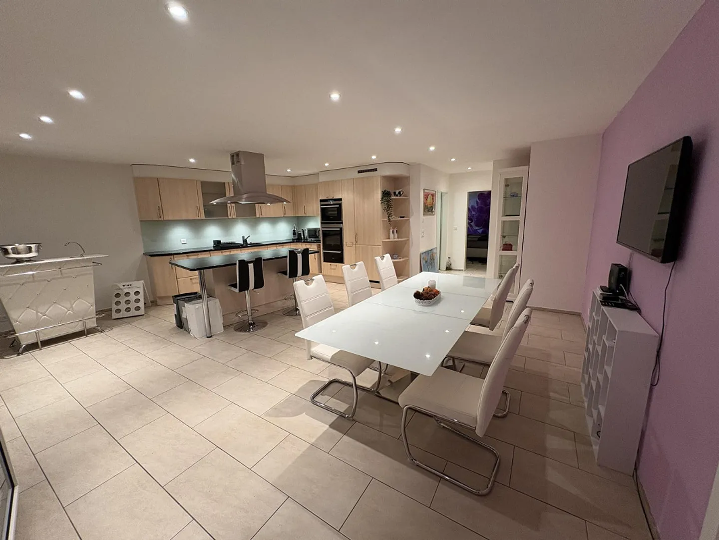 🏡 Appartement meublé de 4,5 pièces à louer à Binningen - Photo 3 sur 13