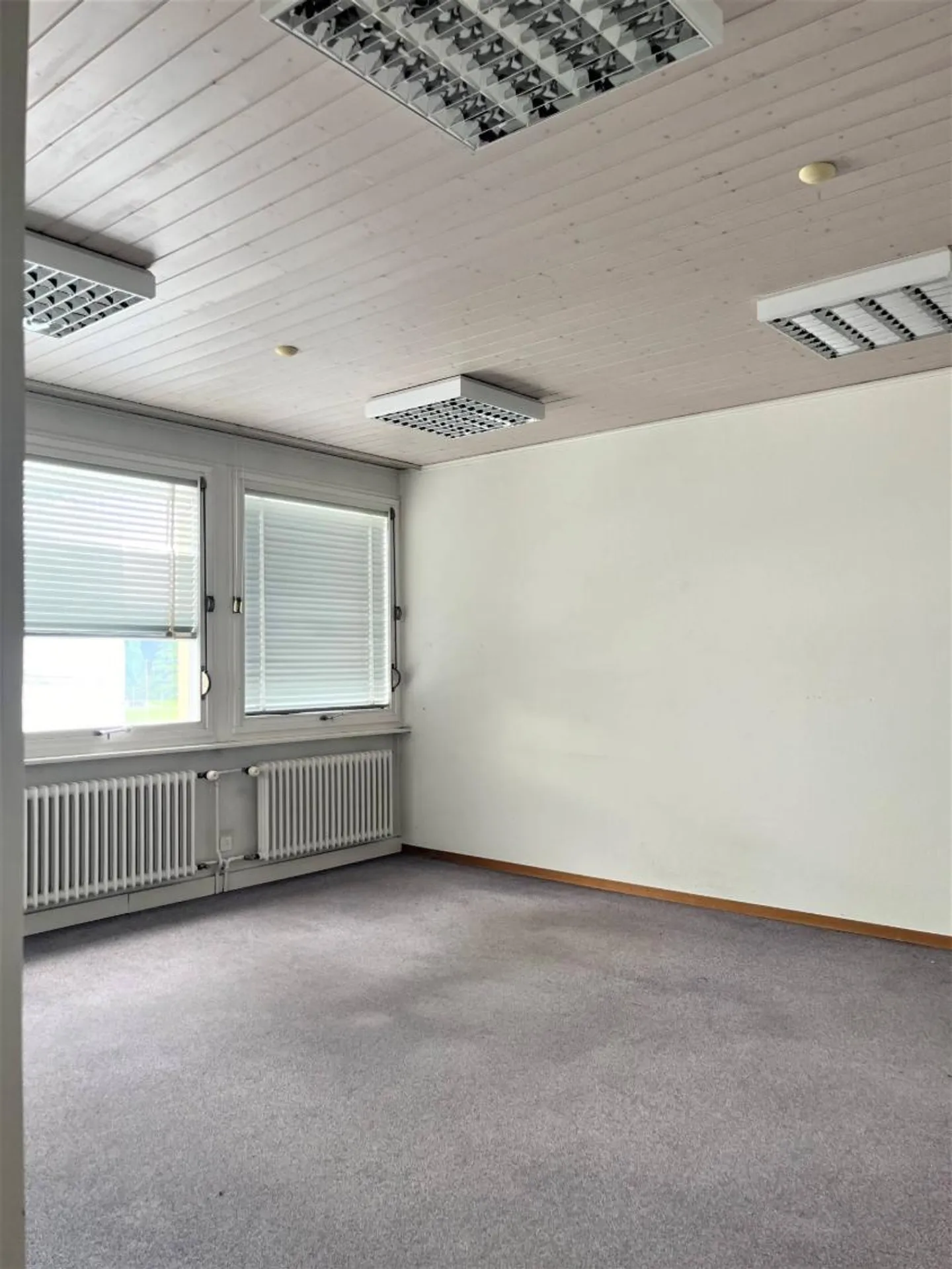 Very bright area - 305m2 offices - Photo 3 of 7