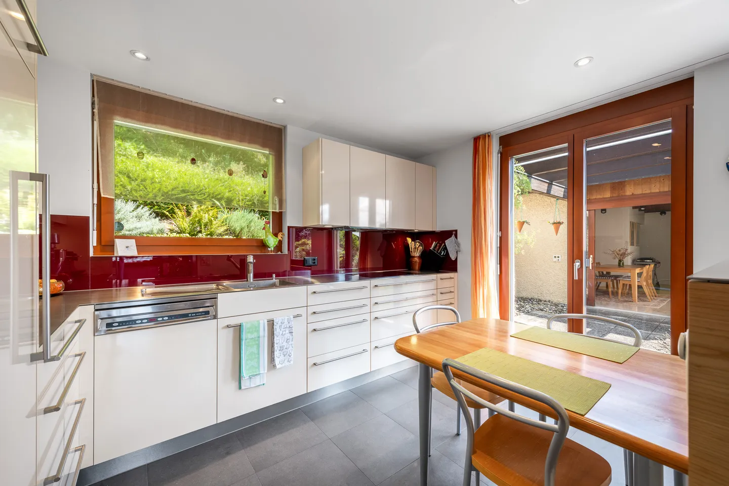 Fantastica casa unifamiliare di 6 ½ - 7 ½ stanze con oasi di giardino - Foto 3 di 14