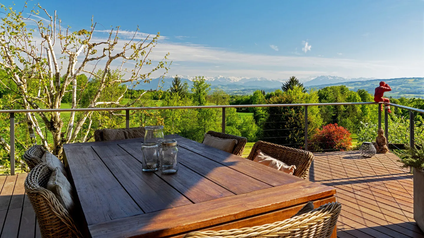 Geräumiges Familienhaus mit Aussicht - Foto 1 von 10