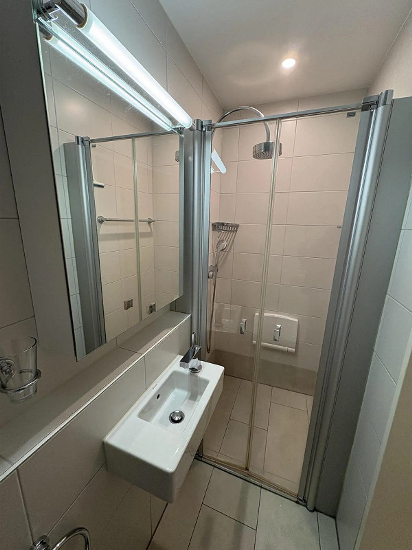 🏡 Appartement meublé de 4,5 pièces à louer à Binningen - Photo 12 sur 13