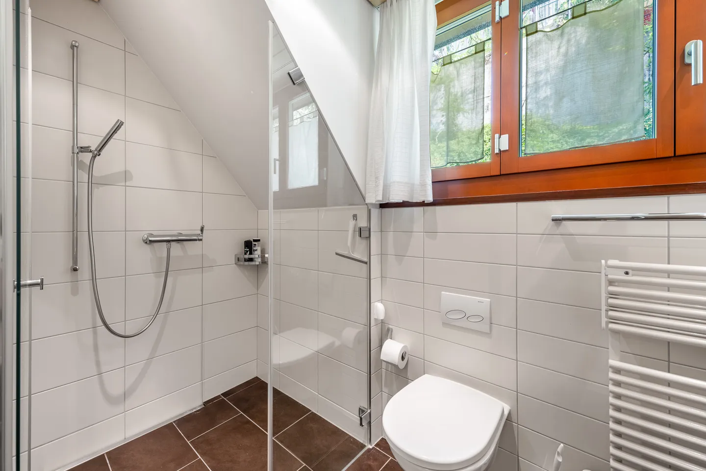 Fantastica casa unifamiliare di 6 ½ - 7 ½ stanze con oasi di giardino - Foto 11 di 14