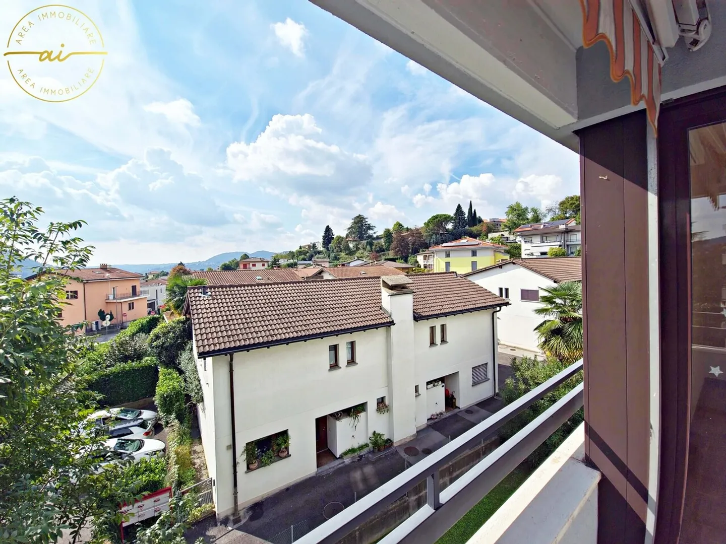 ACCOGLIENTE 3.5 LOCALI CON BALCONE E VERANDA A MORBIO INF. - Foto 6 di 13
