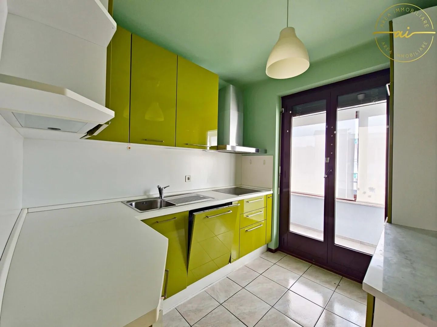 ACCOGLIENTE 3.5 LOCALI CON BALCONE E VERANDA A MORBIO INF. - Foto 7 di 13
