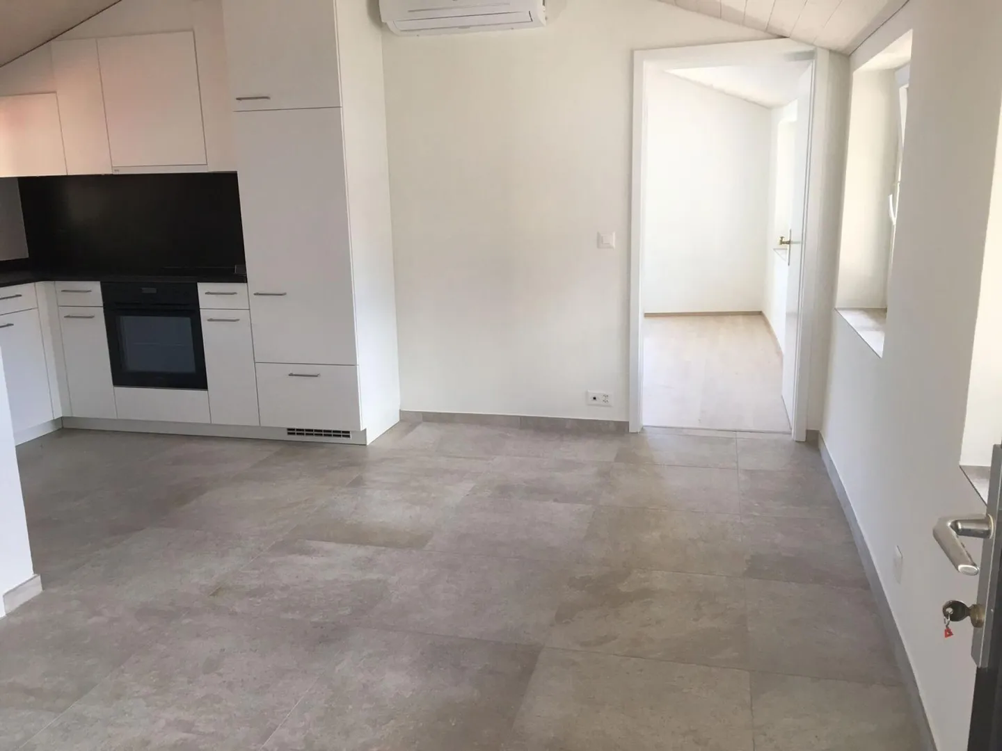 Vue sur le lac Majeur - Appartement de 2 pièces / 2 Zimmerwohnung - Ronco sopra Ascona - Photo 2 sur 10