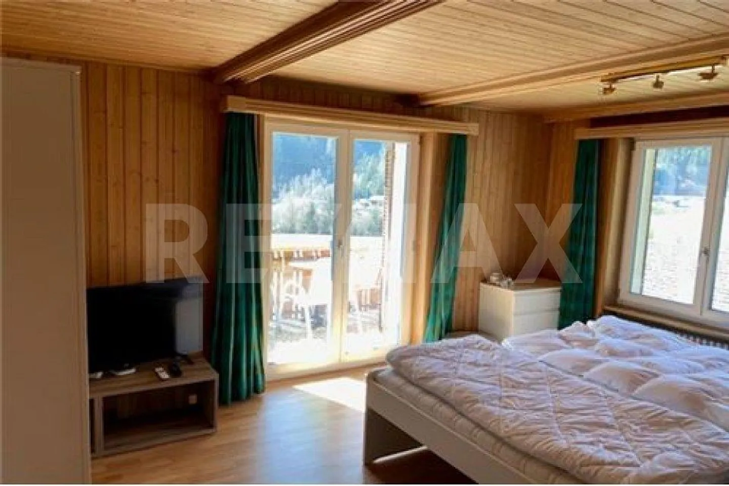 Appartamento 2½ locali sul lato soleggiato di Tavanasa - Foto 4 di 12