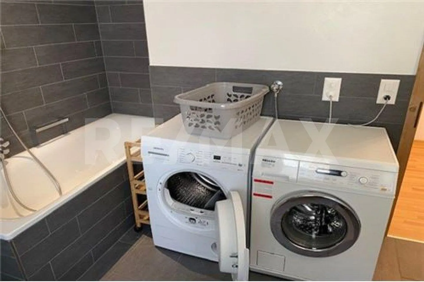 Appartamento 2½ locali sul lato soleggiato di Tavanasa - Foto 7 di 12