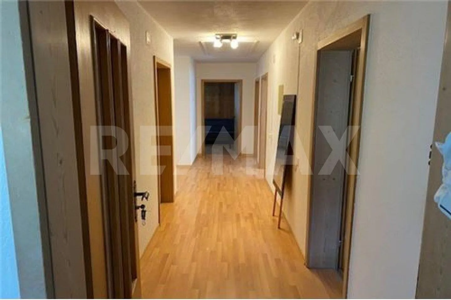 Appartamento 2½ locali sul lato soleggiato di Tavanasa - Foto 9 di 12