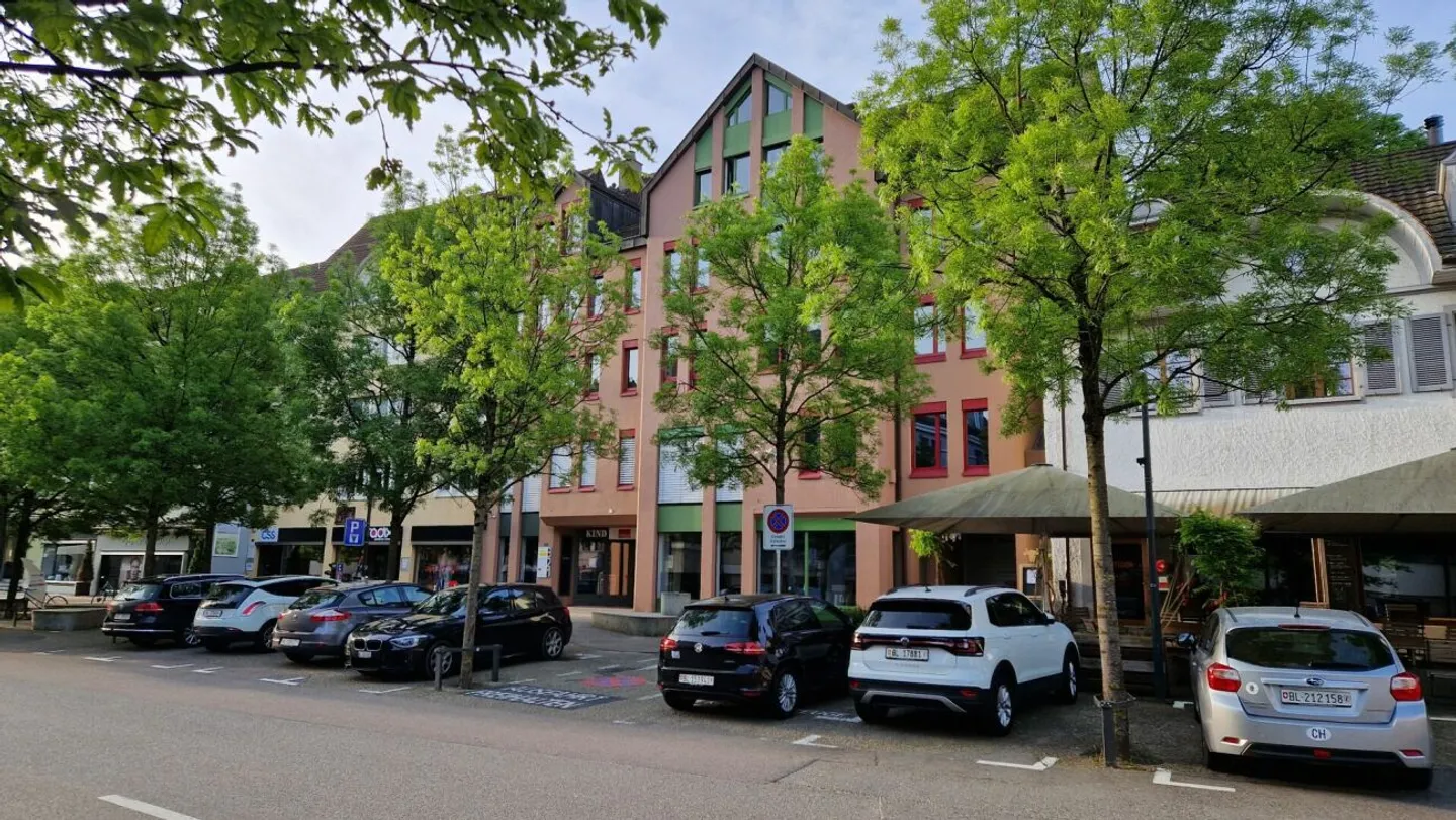 Retail space in prime location! - Photo 1 of 5