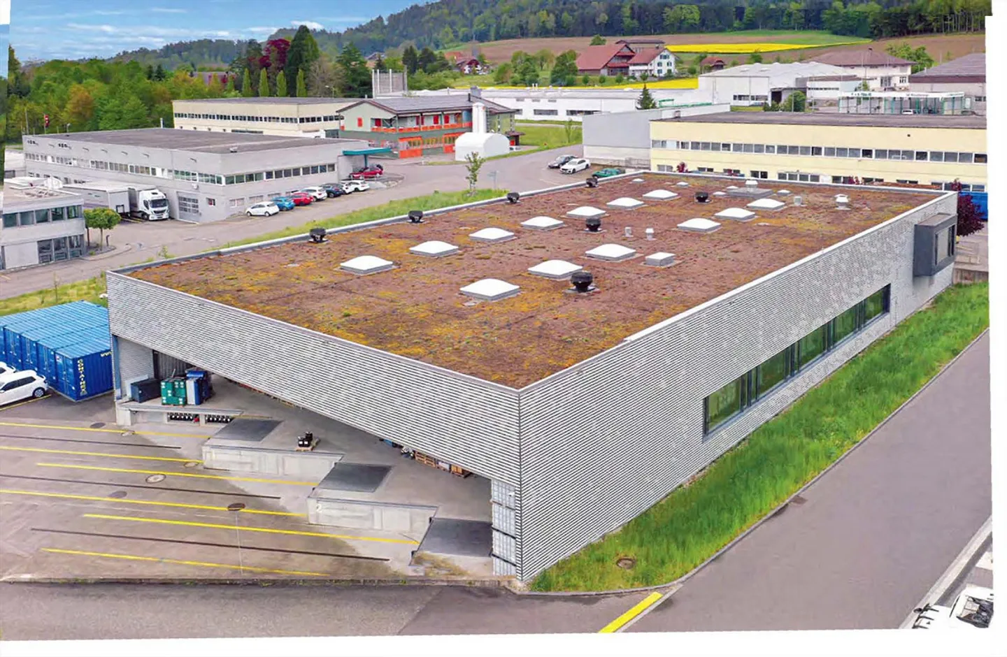 Modern Office and Industrial Building in Pfaffnau LU - Photo 1 of 13