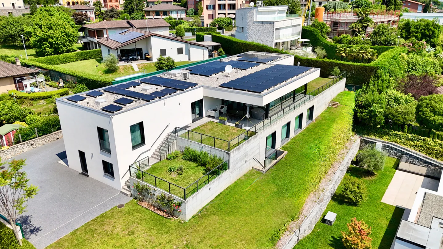 Villa de luxe ultramoderne avec vue imprenable sur le lac et la verdure - Photo 2 sur 25