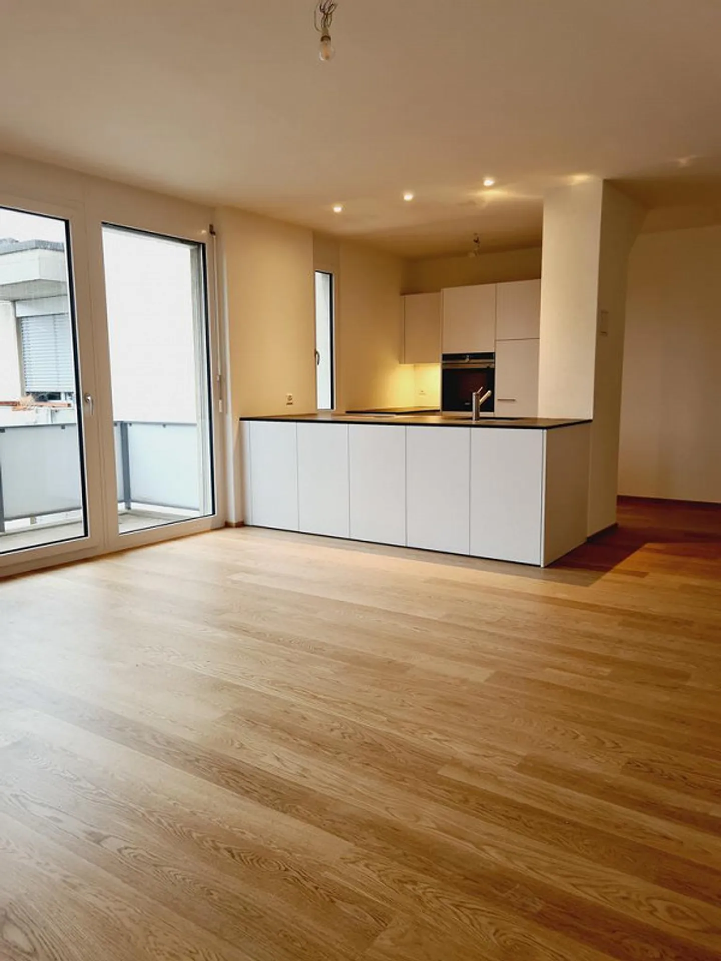 Modern, renovated 2-room penthouse apartment with 86m2 - Photo 4 of 8