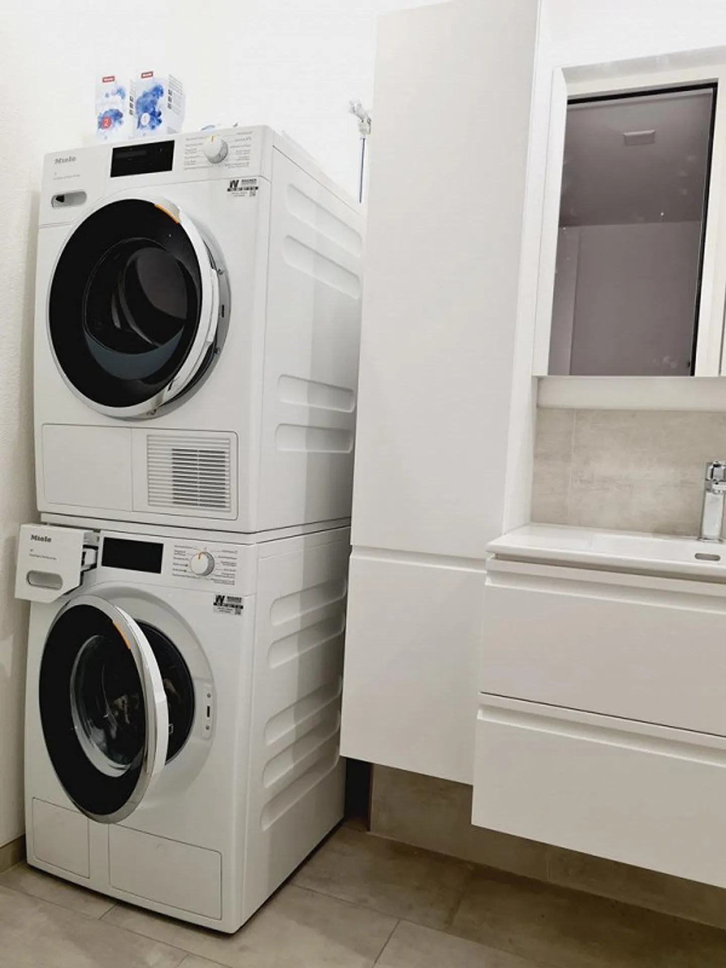 Modern, renovated 2-room penthouse apartment with 86m2 - Photo 8 of 8