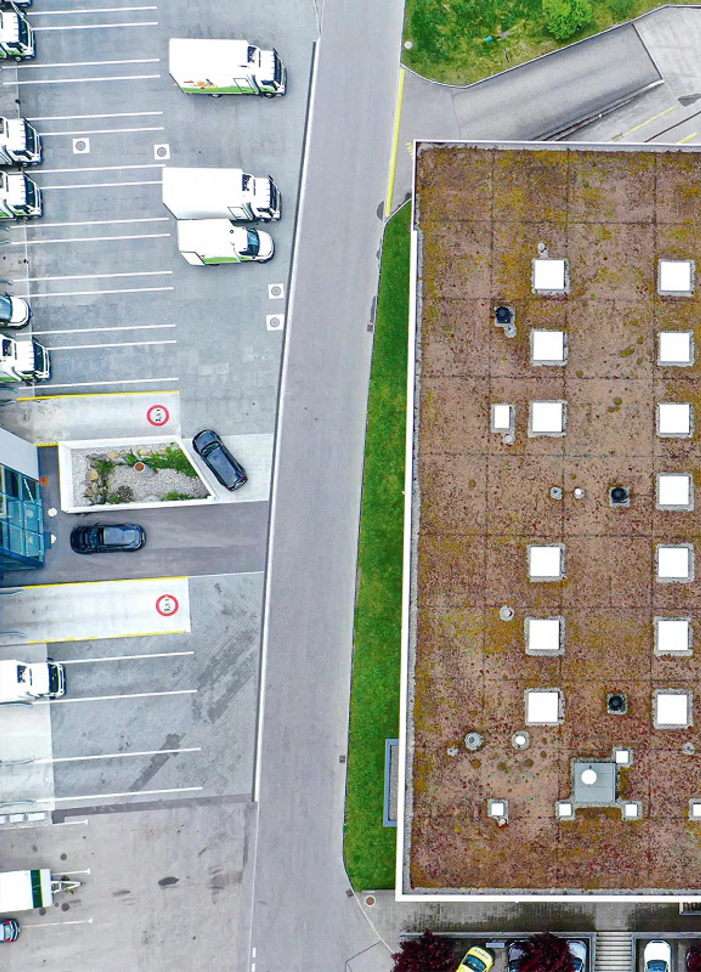 Modern Office and Industrial Building in Pfaffnau LU - Photo 9 of 13