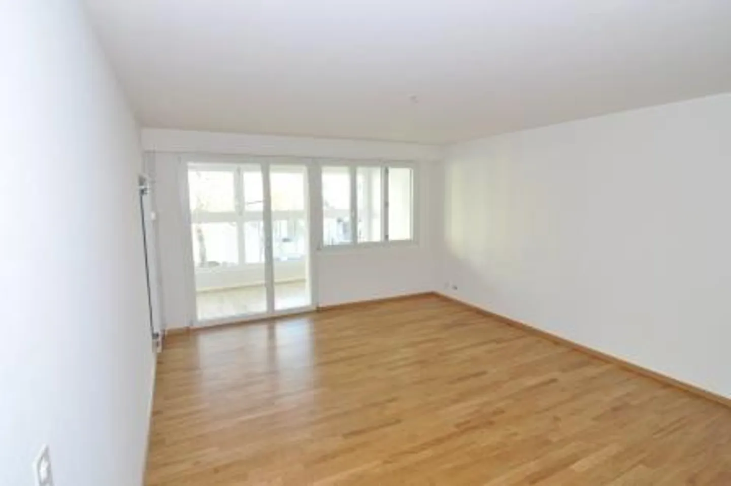 Appartement 2 pièces rénové au Kronenplatz - Photo 2 sur 4