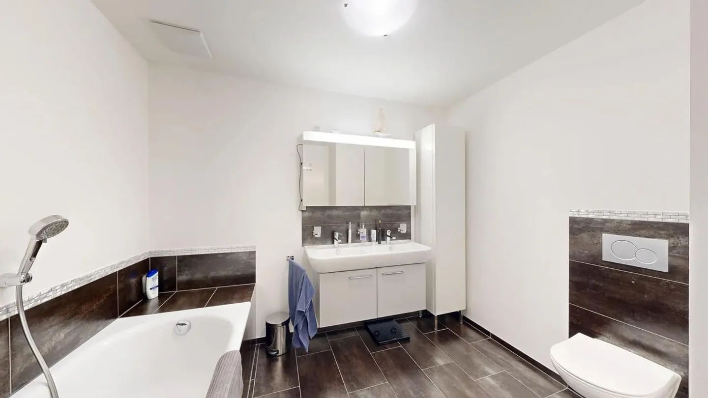 Moderne Wohnung mit Balkon - Foto 8 von 17