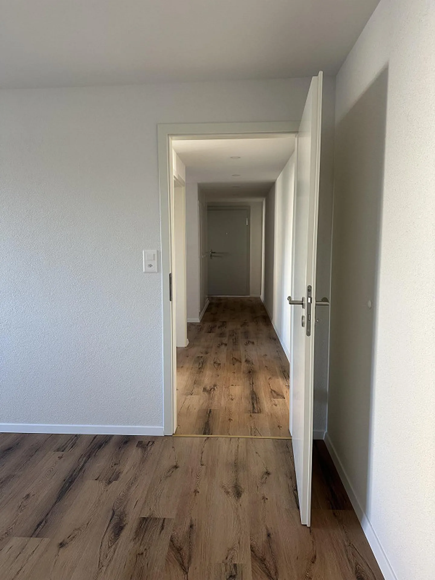 Appartamento moderno recentemente ristrutturato di 3,5 stanze con vista rurale - Foto 7 di 11