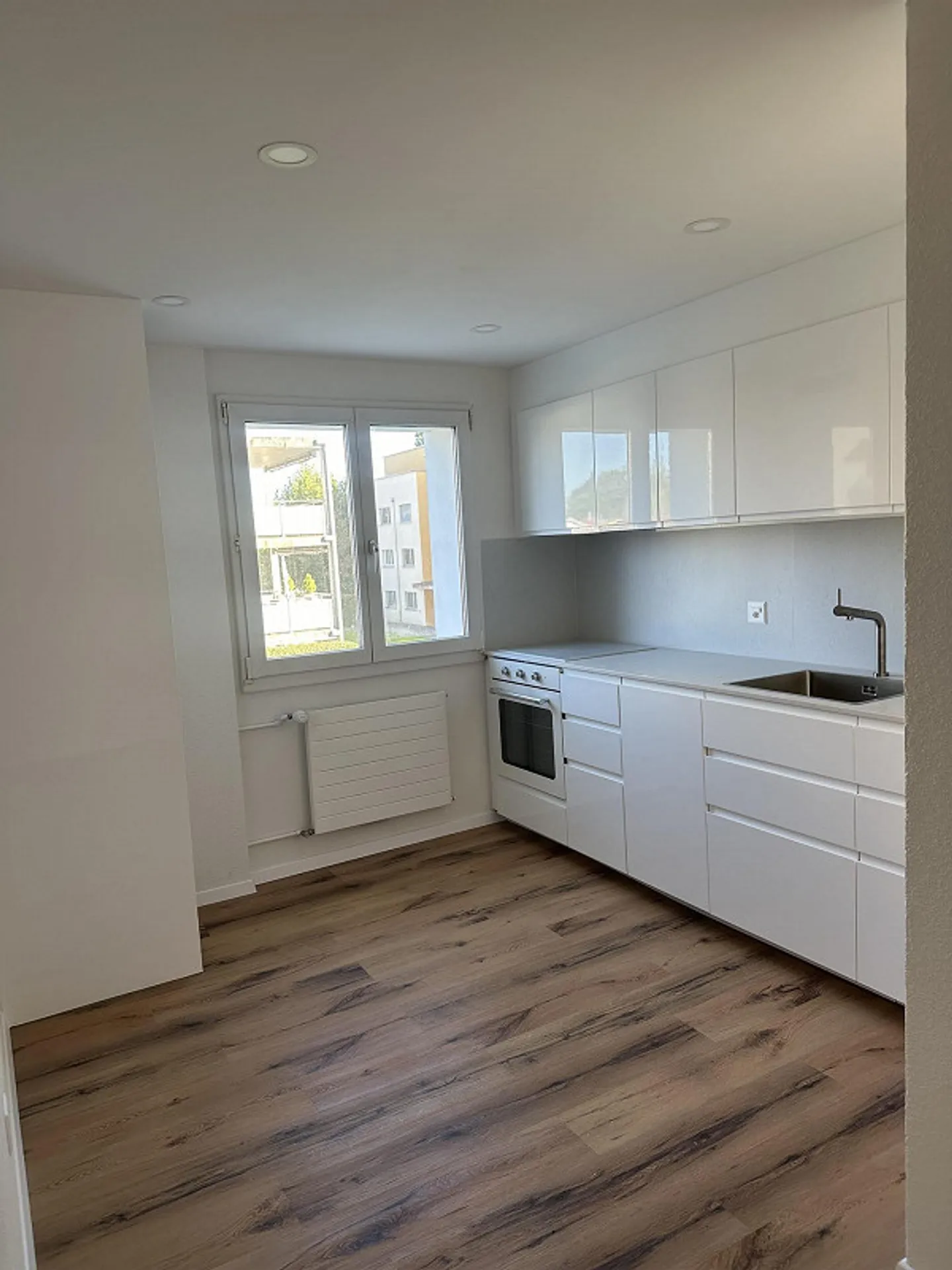 Appartamento moderno recentemente ristrutturato di 3,5 stanze con vista rurale - Foto 4 di 11