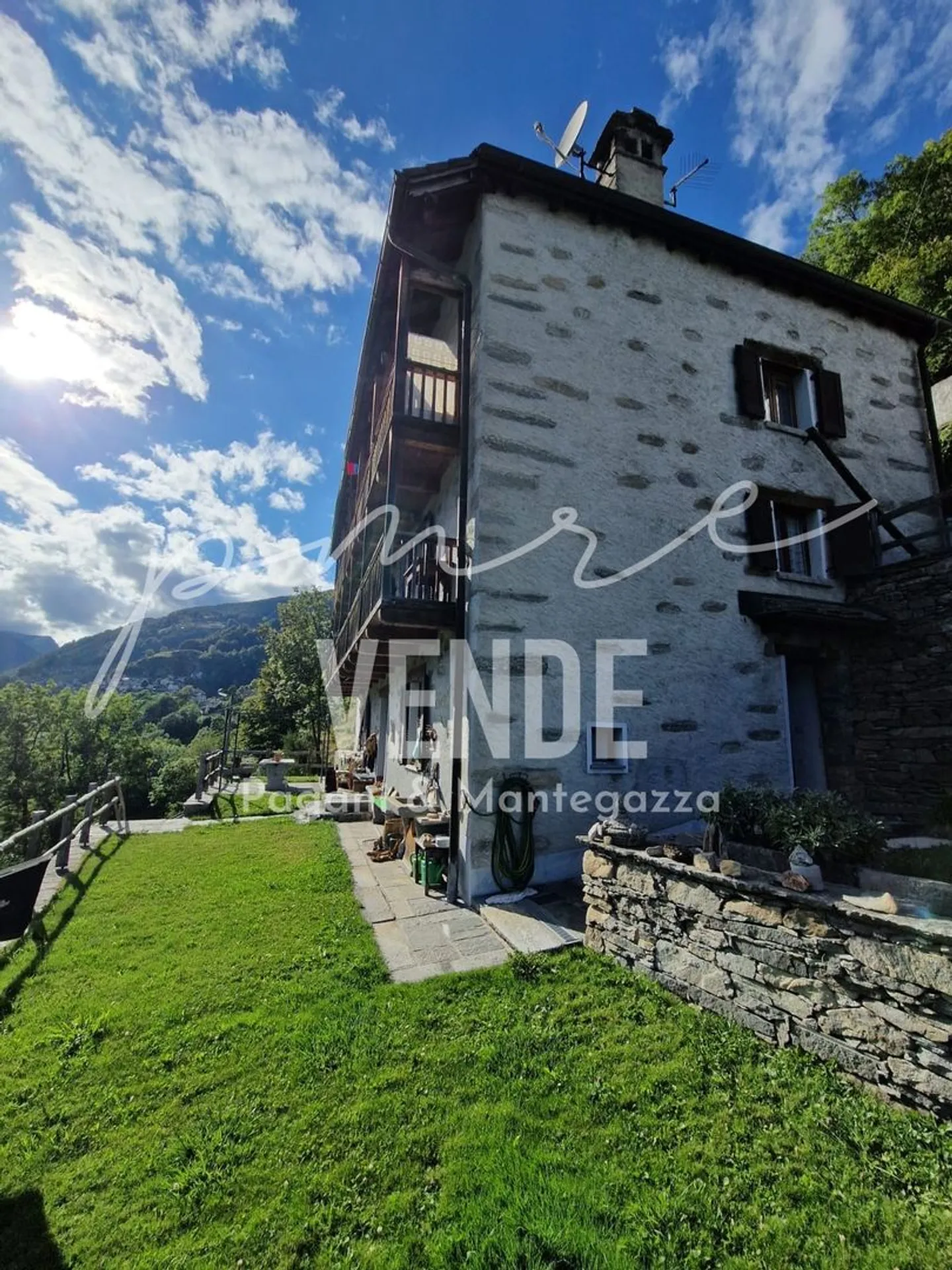 Charming 5.0 Apartment in Rustic Two-Family House with Grottino and Panoramic Garden - Photo 18 of 21