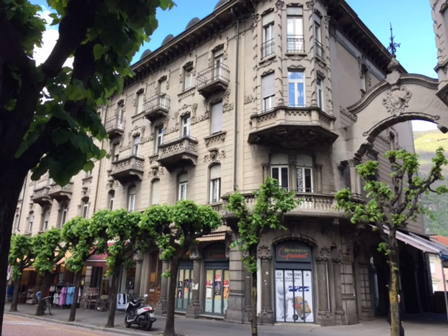 Working in the center in a historic building! Wow! - Photo 1 of 1