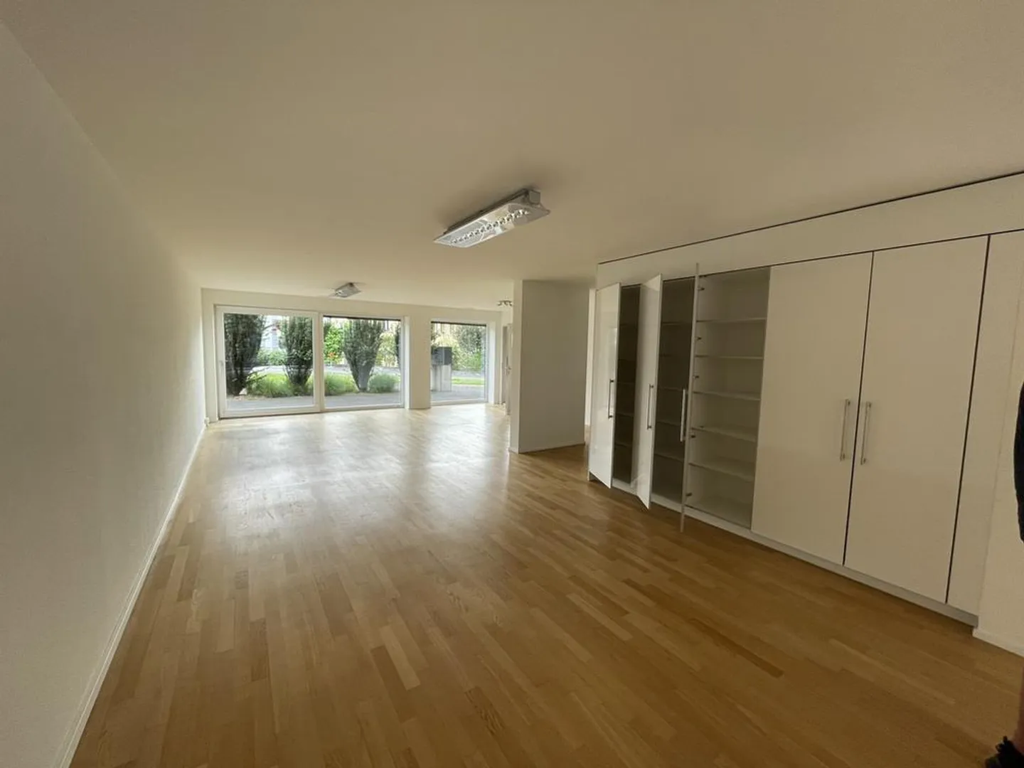 Spazio per le tue idee - Ufficio spazioso di 110m2 con magazzino nel seminterrato - Foto 2 di 4